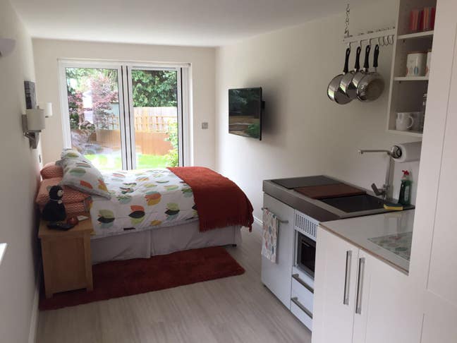 Self contained studio apartment Main Photo