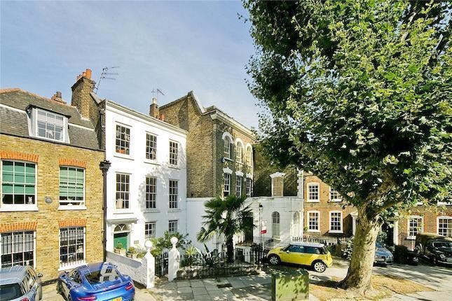 Short term - stunning 2 bed flat for rent.  Main Photo