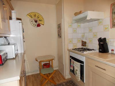 Bright large double room with WiFi etc Main Photo