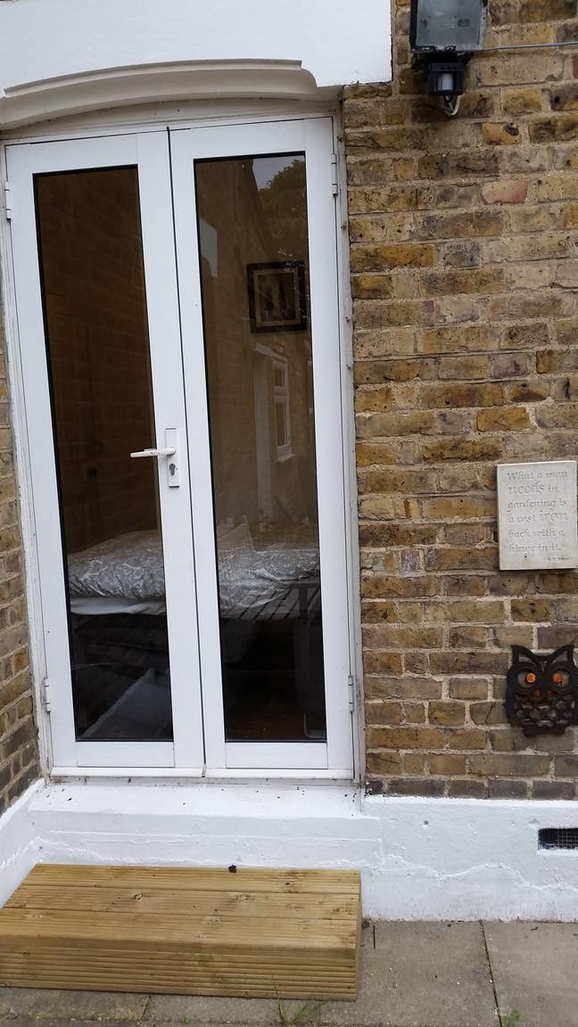 Short let studio. 3 mins  Hounslow station own Main Photo