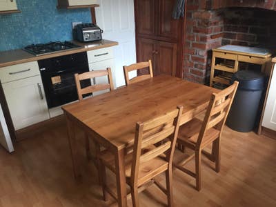 Attractive, well maintained 4 bed house Main Photo