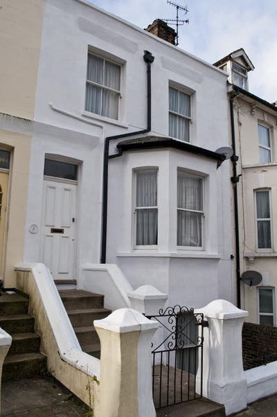 Large double & single room in spacious home Main Photo
