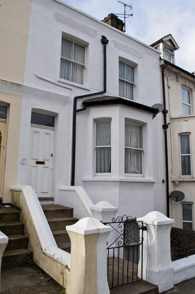 Large double & single room in spacious home Main Photo
