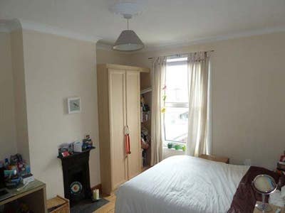 Large Furnished Double Room - cleaner & bills inc. Main Photo