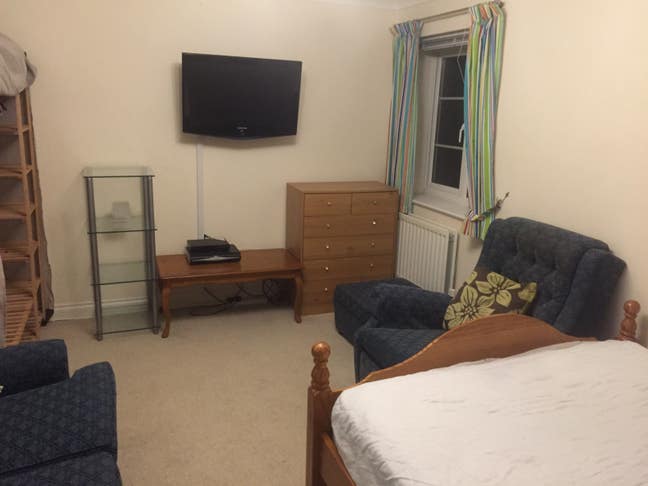 Triple Room in 5 Bed  House Main Photo