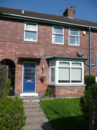 Available room in nice 4 bed house. Main Photo