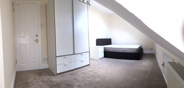 Spacious loft double, refurbished house-No Couples Main Photo