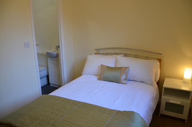 Spacious En suite rooms in Central Location Main Photo