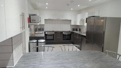 New executive rooms, amazing location! Main Photo