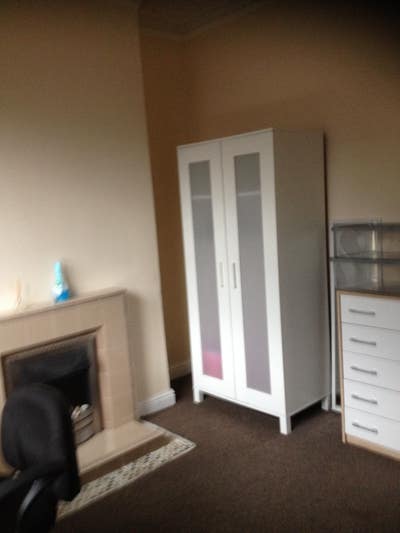 Room for rent -viewing is highly recommended.  Main Photo