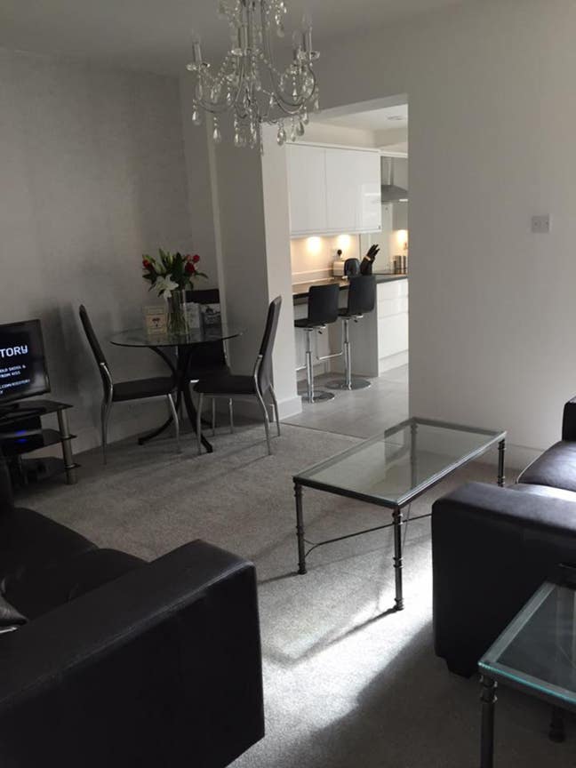 Available - Spacious Double Room in Girls House Main Photo