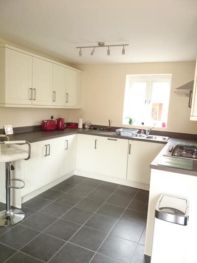 Double, En-suite room in large home. Safe area Main Photo