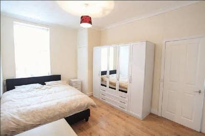 Beautiful Large Room all bills included £110 p/wk Main Photo