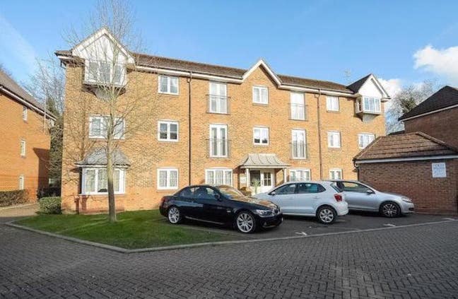 Double room in immaculate apartment  inc bills Main Photo