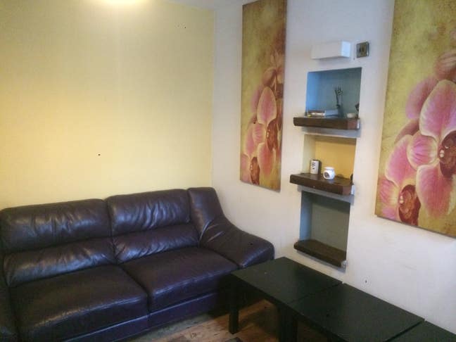 Large single room near town center Main Photo