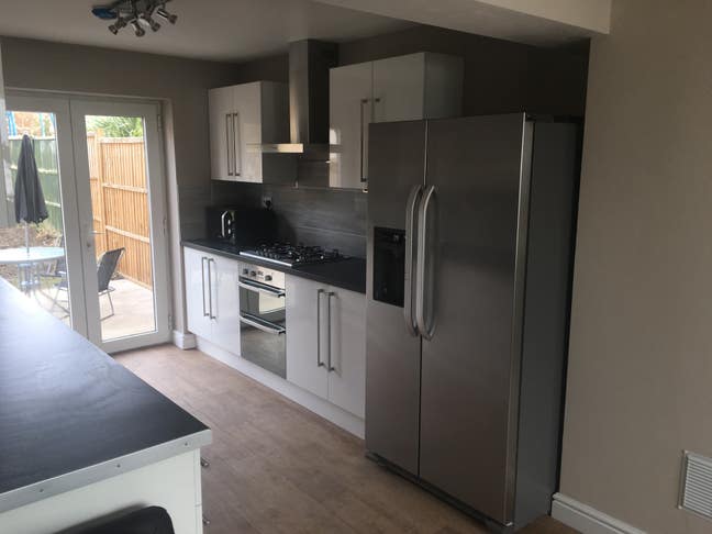 NEW double en-suite room   Main Photo