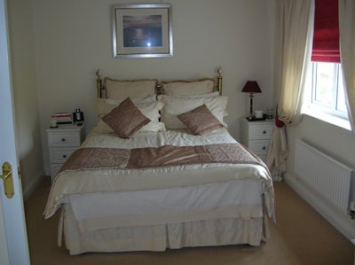 Room to Rent in Family Home Main Photo