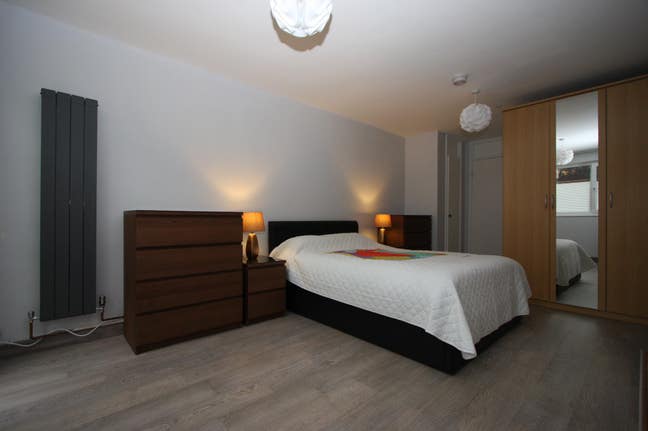 EnSuite V Spacious WFH 🌤 5min 🚉 Zone 2 Quiet 🌳 Main Photo