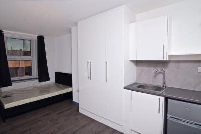 High St Studio Rooms Opposite West Drayton Station Main Photo