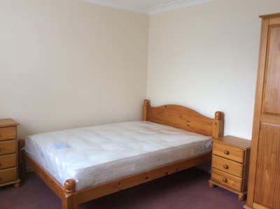 GU14 Room to let in quiet house for working people Main Photo