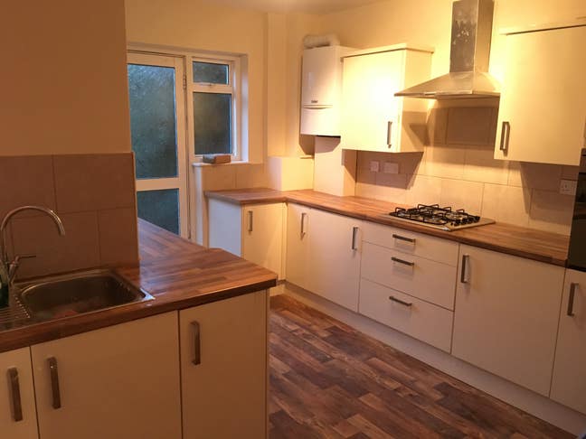 Double Room inc all bills, wifi, weekly cleaner. Main Photo