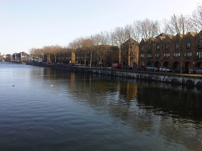 Double in beautiful waterside female house Main Photo