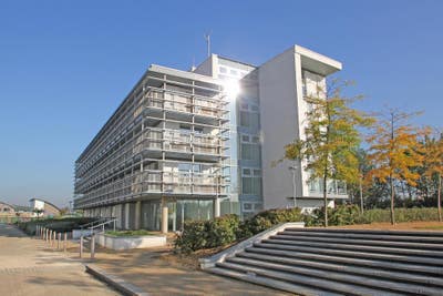 Room and own bathroom available in Hornsey  Main Photo