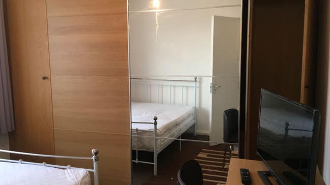 Room to Rent 5 min walk Canons Pk / Edgware Tube Main Photo