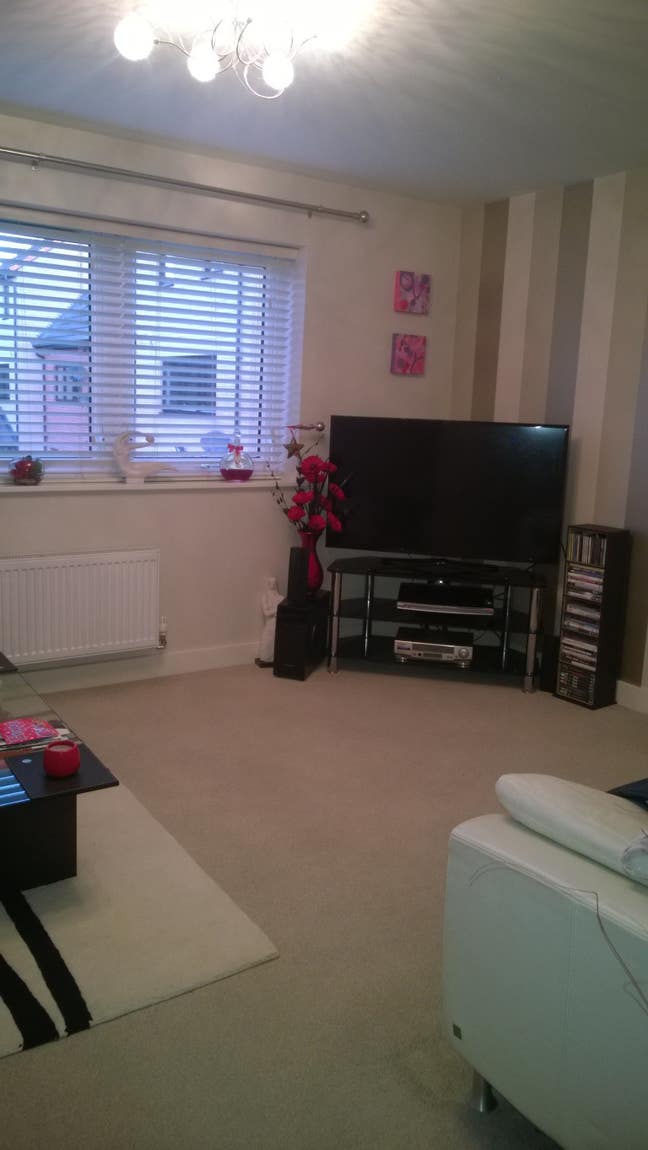 Room to Let in a very nice New Build Town House Main Photo