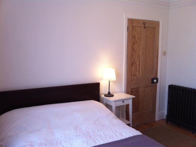 Lovely double room to let in a  character cottage. Main Photo