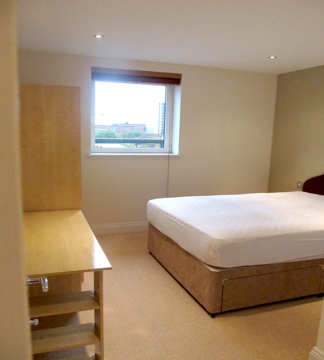 Double room with en-suite in a luxury flat Main Photo