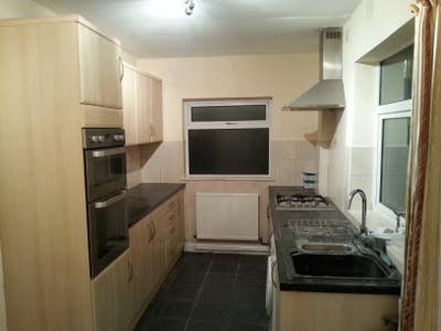 Double room in shared house Main Photo