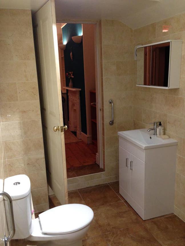 Ensuite double room to rent near Yeovil hospital Main Photo