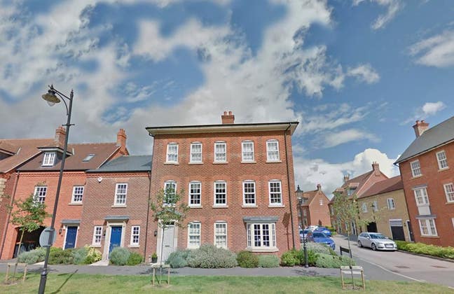 Lovely House + Zero Deposit Great Denham Main Photo