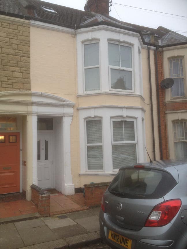 Furnished double room available now Main Photo