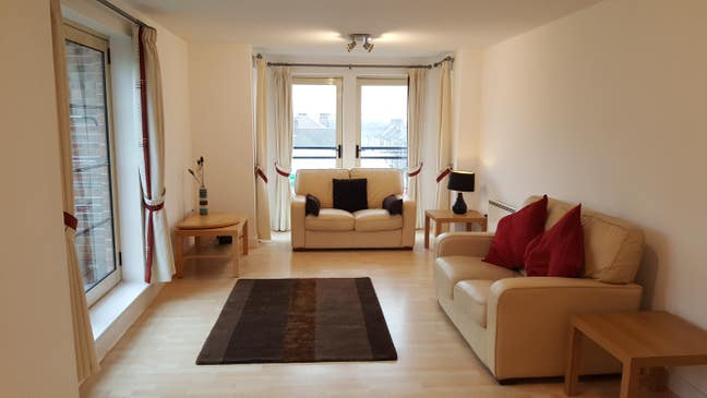 2 Bedroom Flat Near University and Town Centre Main Photo
