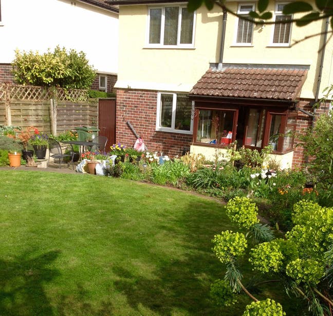 Double or single room in a quiet house Main Photo