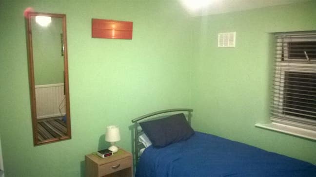 Bedroom in quiet cul-de-sac. Bills included. Main Photo