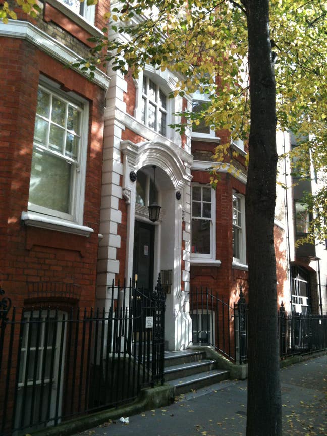 Small Room in Quiet and Charming Mansion Block Main Photo