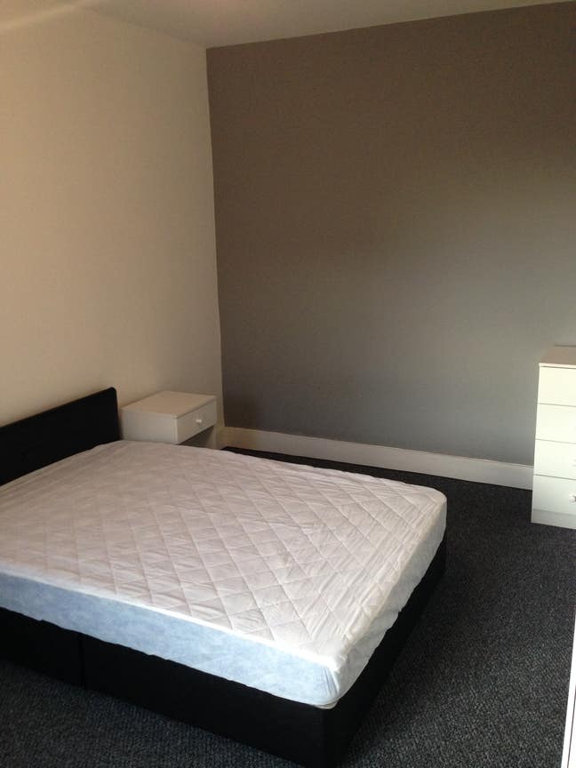 Furnished Rooms to Rent in Leigh Main Photo