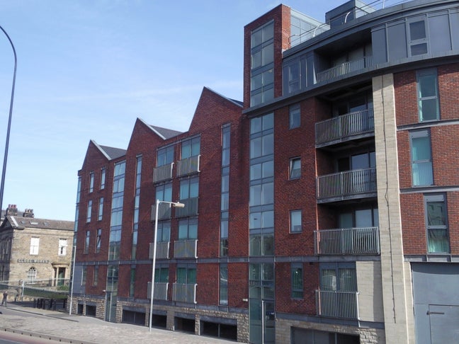 Two Bedroom Apartment with Parking Main Photo