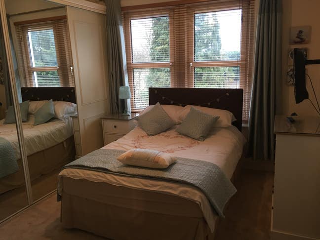 Spacious furnished double room to rent Main Photo