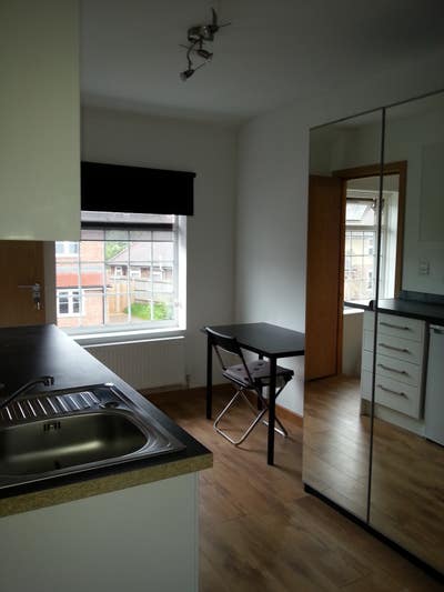 Compact Ensuite Studio Main Photo