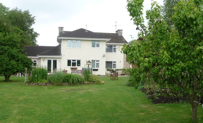 Double bedroom with ensuite in rural location. Main Photo
