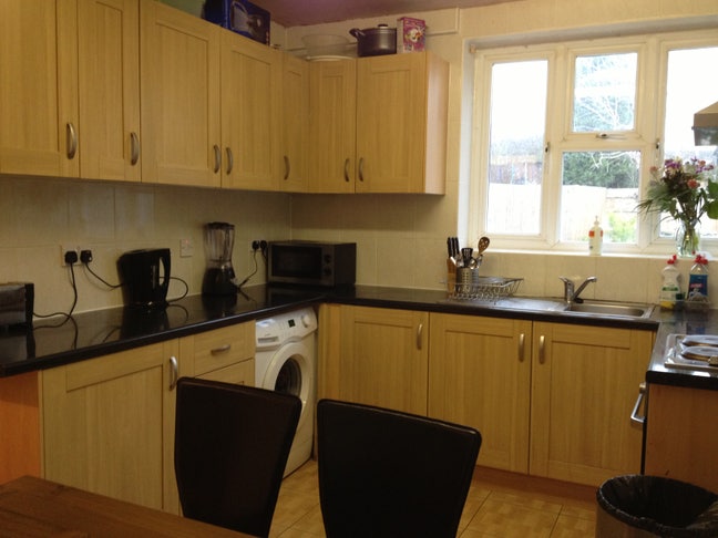 All female student houseshare, Eltham Main Photo