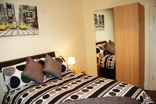 Four Double Rooms Fully Decorated Townhouse Main Photo