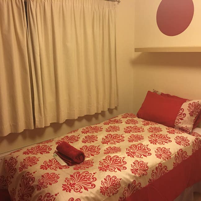  EN-SUITE Furnished Room with  Bills Main Photo