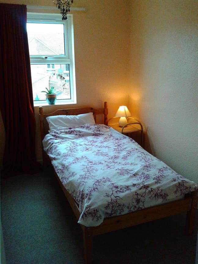 Single and /or Double Room to Rent Main Photo