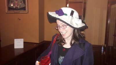 Professional Female seeks very large double room Main Photo