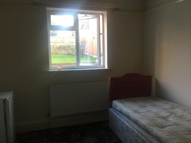 Room to Rent in Shared House Main Photo